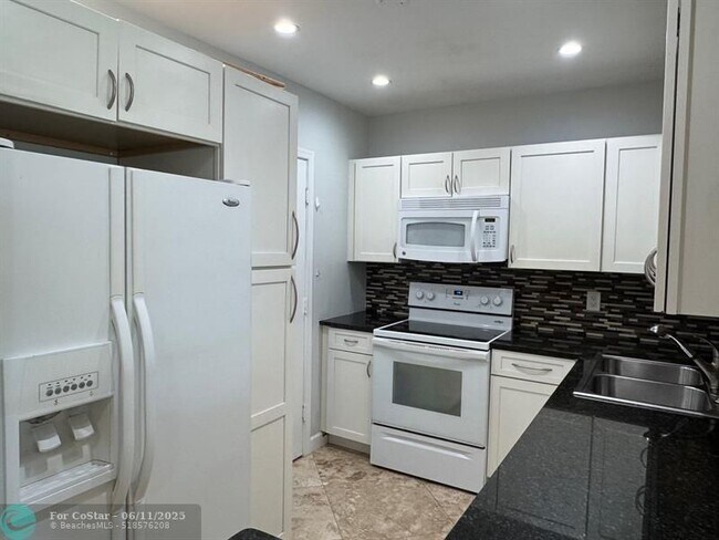 Foto del edificio - 5700 NE 22nd Way