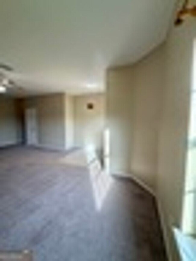 Building Photo - 200 Royal Palms Ave