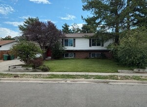 Building Photo - 12093 Pineridge Rd