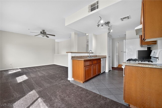 Building Photo - 7701 W Robindale Rd