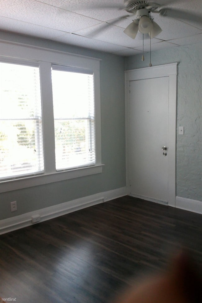Building Photo - 3107 S Esperanza Ave