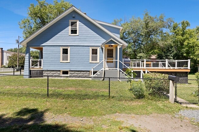 Building Photo - 34 Ricard St