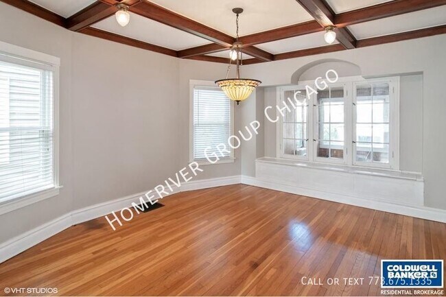 Building Photo - Charming Oak Park Home
