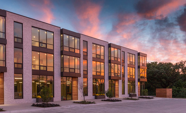 Building Photo - 1300 Melrose Ave