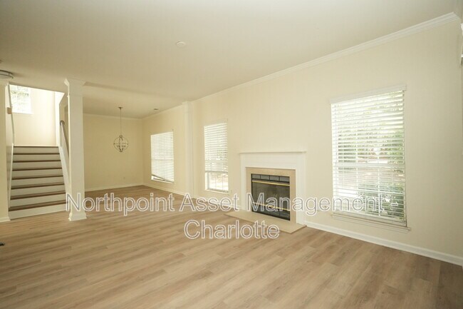 Building Photo - 12100 Cartgate Ln