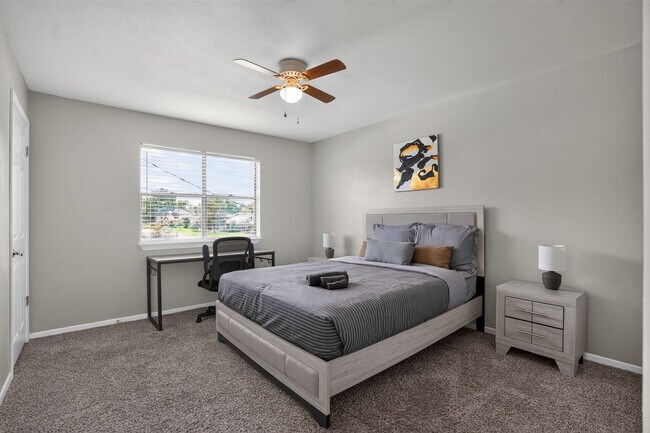 Building Photo - 5550 Folsom Dr