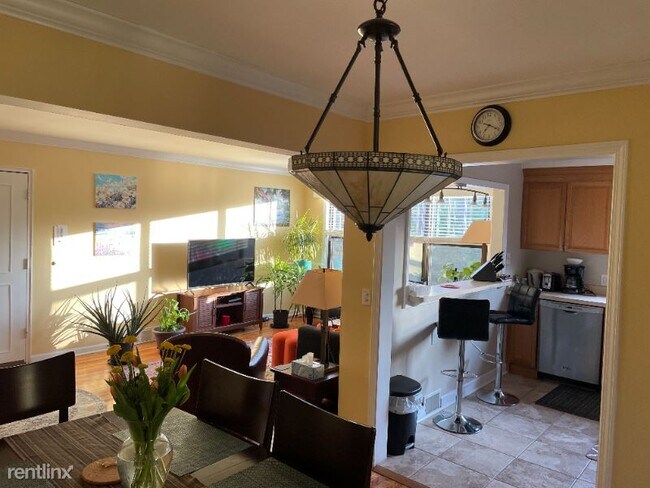 Foto del edificio - 2 br, 1 bath Condo - 25835 Woodward Ave