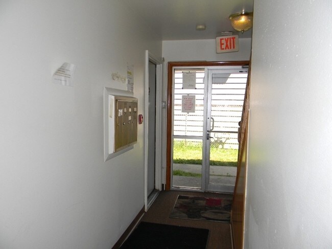 Lobby - 5523 N 91st St