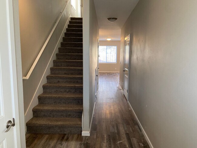 Building Photo - 171d