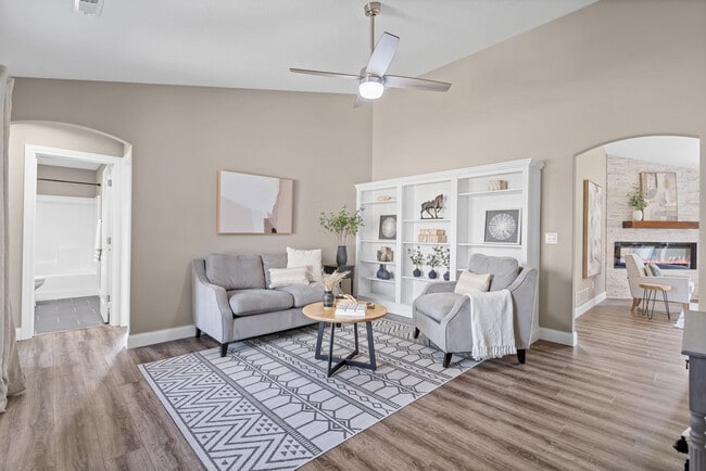 Foto del edificio - 5990 Tamarack Dr