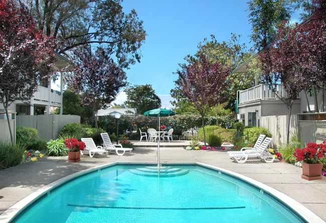 Building Photo - Baywood Apartments