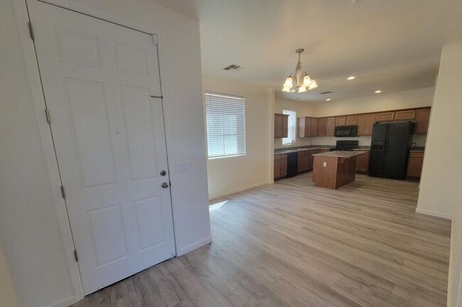 Building Photo - 3 Bedroom, 2.5 Bathroom Home Available Now