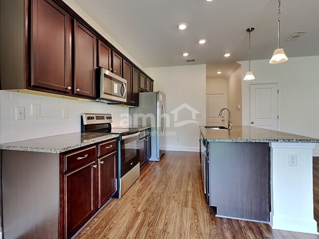 Foto del edificio - 8583 Highfield Ave