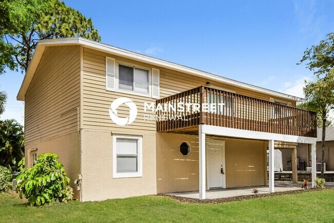 Foto del edificio - 4 Bedroom Pet-Friendly Home in FORT MYERS, FL with Main Street Renewal