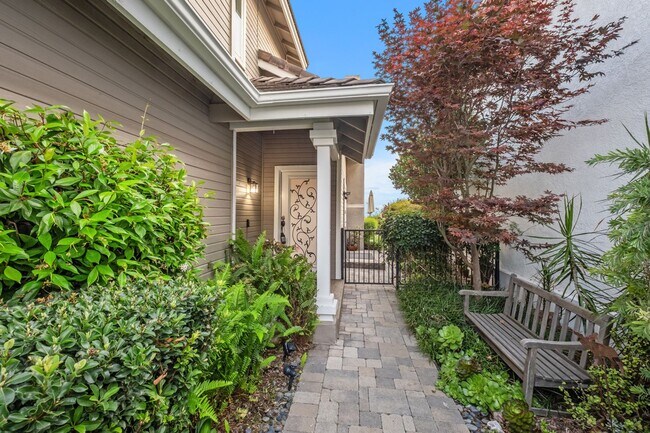Building Photo - Spacious Home with Ocean Views!