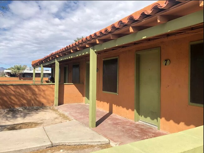 Foto del edificio - 115 E Alturas St
