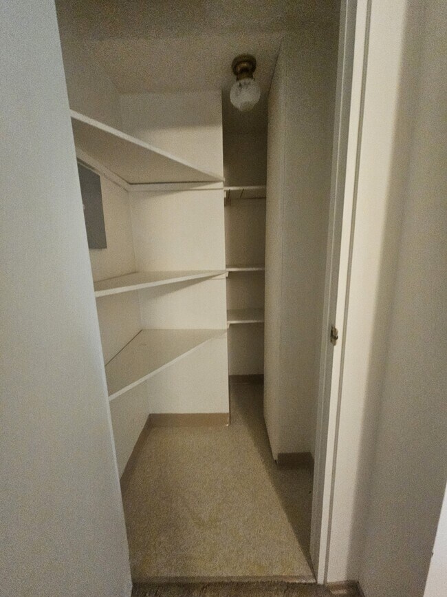 Photo du bâtiment - 10327-10107 107 Ave