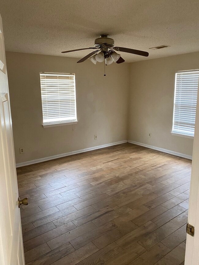 Building Photo - Beautiful 4/2.5 in Waveland, MS