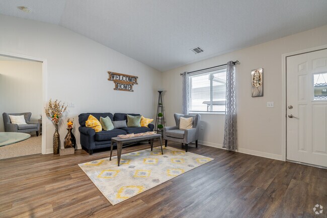 2HAB, 2BA - Sala de estar - Liv at Locust Creek