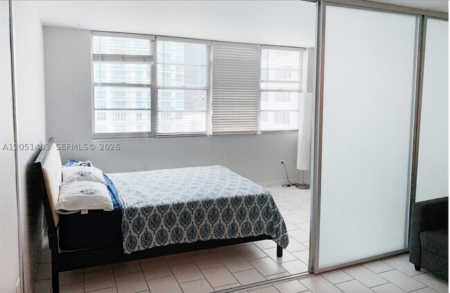 Foto del edificio - 905 Brickell Bay Dr
