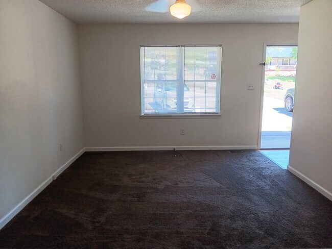 Foto del edificio - 743 Treasure Dr SW