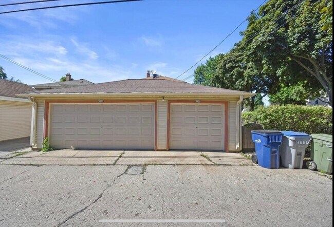 Garage Parking! - 8903 W Burleigh St