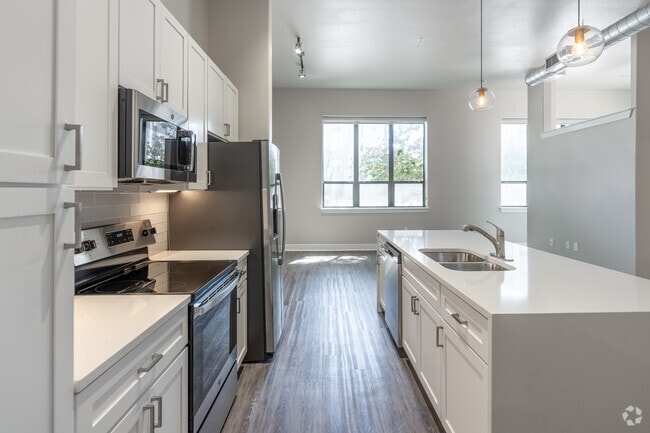 Interior Photo - Shoreline on Lake Carolyn