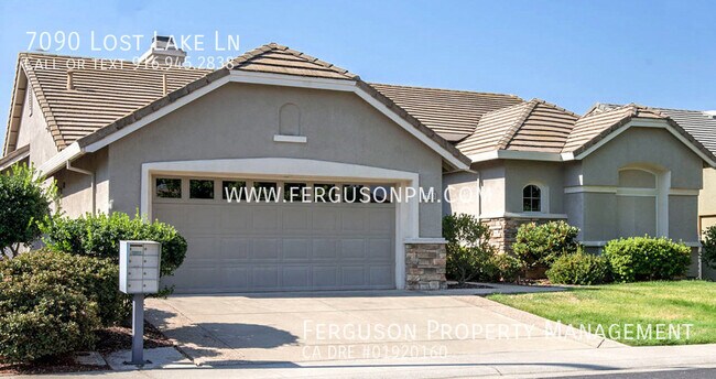 Building Photo - Popular Plumas Model in Sun City Roseville...