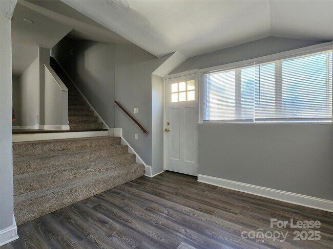 Foto del edificio - 153 McGill Ave NW