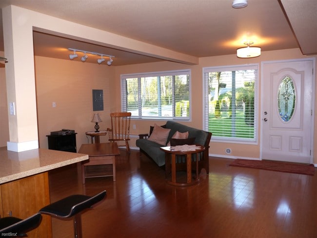 Foto del edificio - 2553 Bellevue Way NE