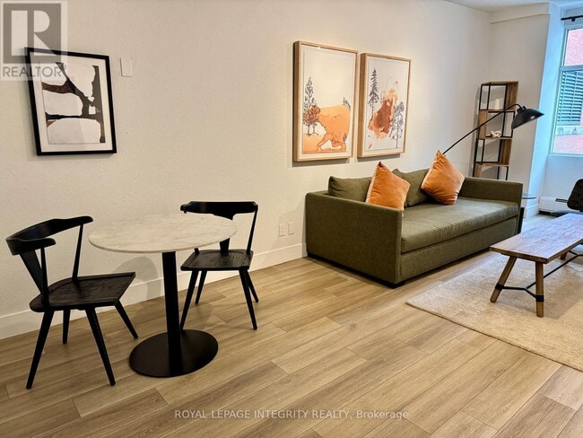 Photo du bâtiment - 161 Laurier Ave W