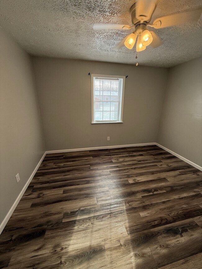 Foto del edificio - 128 W Beechwood Rd