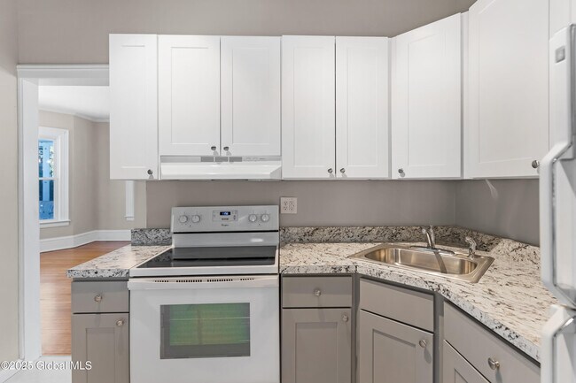 Foto del edificio - 1047 Waverly Pl