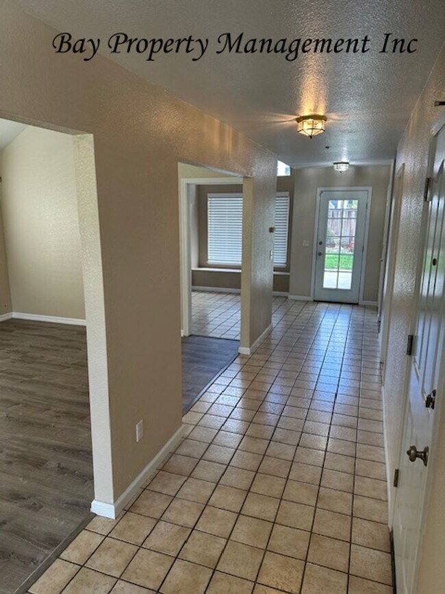 Building Photo - Charming 2 Bedroom, 2 Bath Home in Creekbr...
