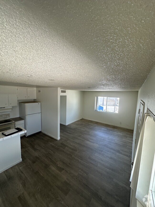 Building Photo - 485 North Cir