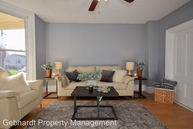 Foto del edificio - 2 br, 1 bath House - 129 School St