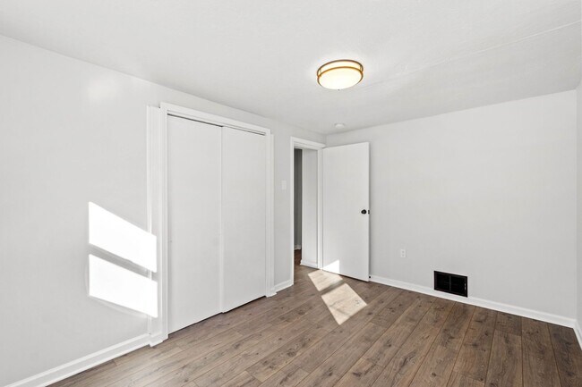 Building Photo - 2 bedrooms available now!  SCORE $500 OFF ...