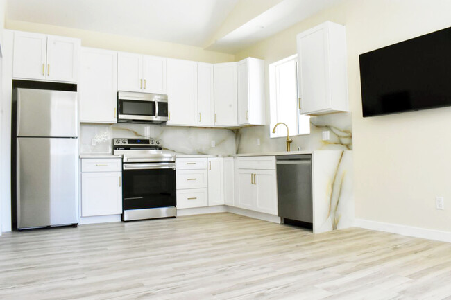 Building Photo - 3903 Woodcliff Rd