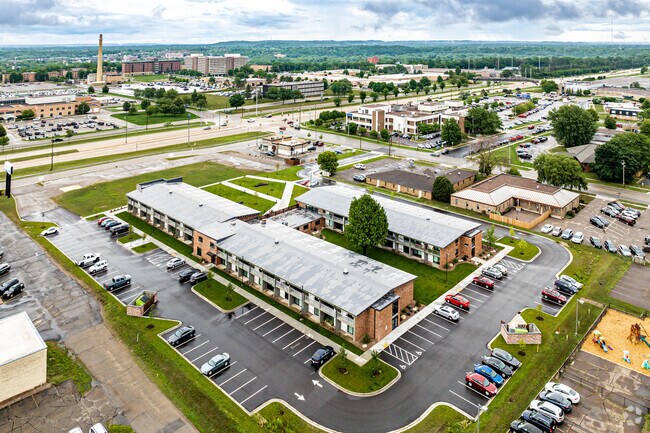 Foto aérea - The Howard Apartments