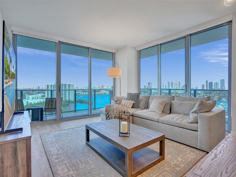 Foto principal - 16385 Biscayne Blvd