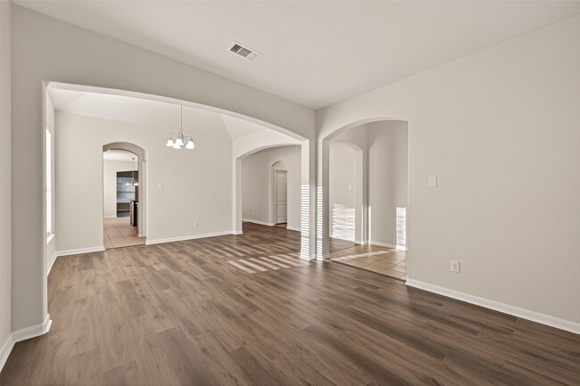 Building Photo - 25354 Holton Ridge Dr