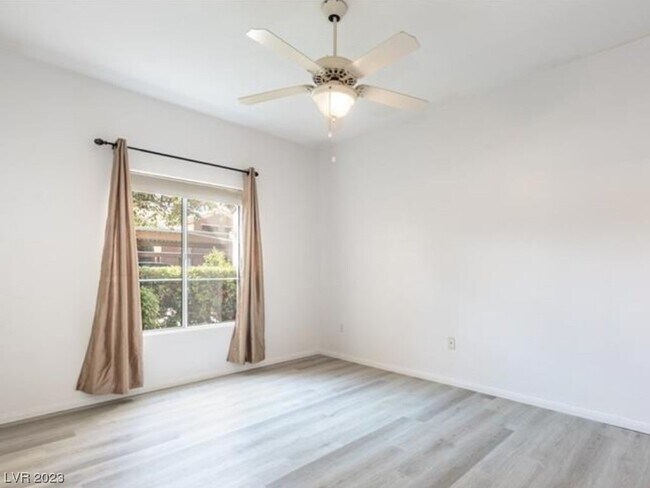 Foto del edificio - 3845 Wiggins Bay St