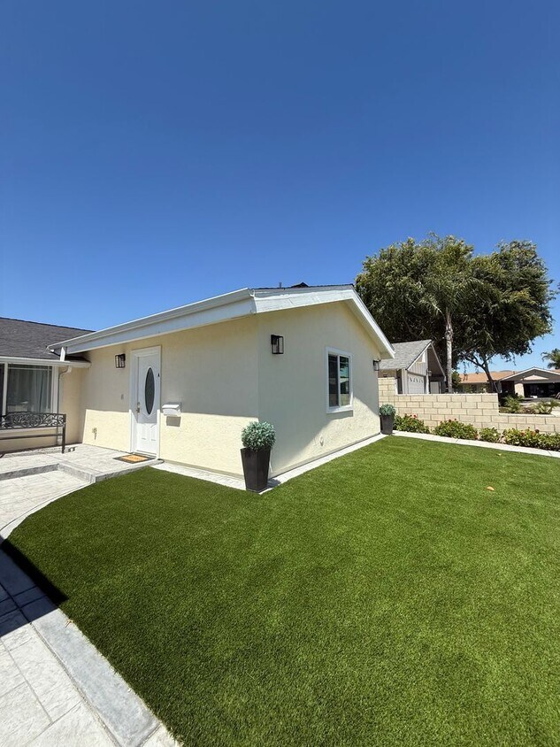 Foto principal - Studio ADU apartment in the center of Simi...