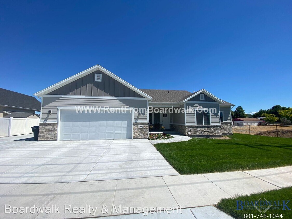 Foto principal - 766 Anderson Ave S