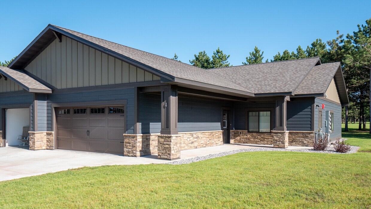 Foto principal - 653 Lake Forest Cir