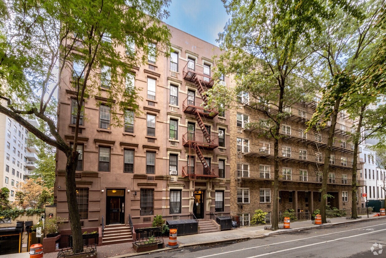 Primary Photo - 536 E 89th St