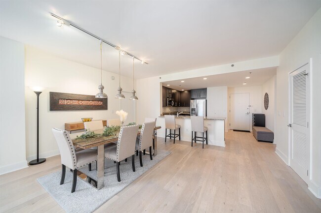 Foto del edificio - 1125 Maxwell Ln