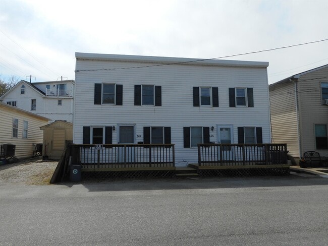 Building Photo - 606 Water St