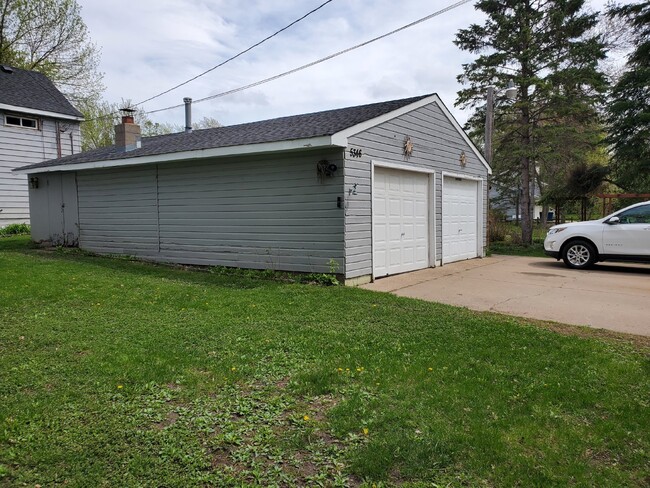 Building Photo - Country living - upper level DUPLEX FOR RE...