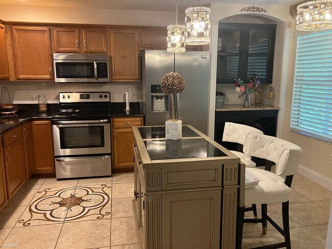 Foto del edificio - 3 br, 2.5 bath Townhome - 4670 Southwest 4...